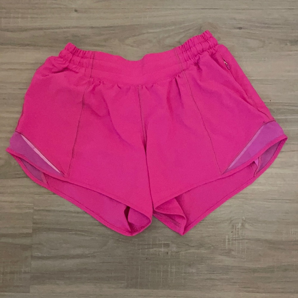 Lululemon POW PINK Hotty Hots sz 6 (4 in inseam) only worn a few times